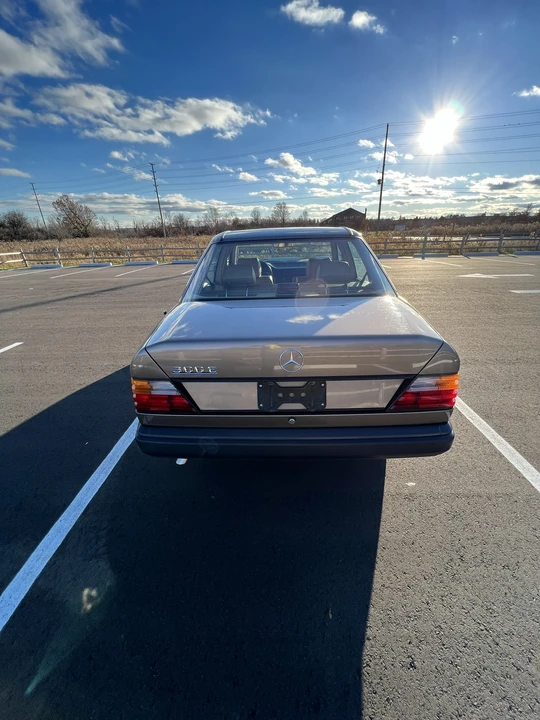 1987 Mercedes-Benz W124 E-Class - Image 19 of 31