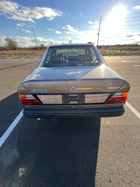 1987 Mercedes-Benz W124 E-Class - Image 20 of 31