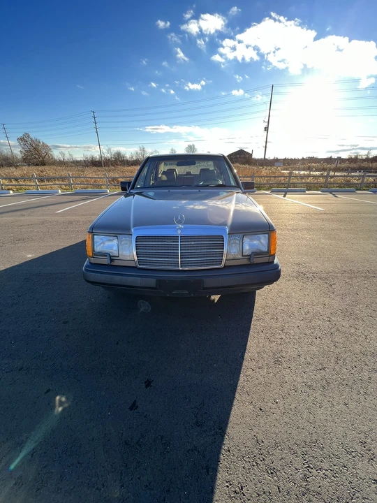 1987 Mercedes-Benz W124 E-Class - Image 2 of 31