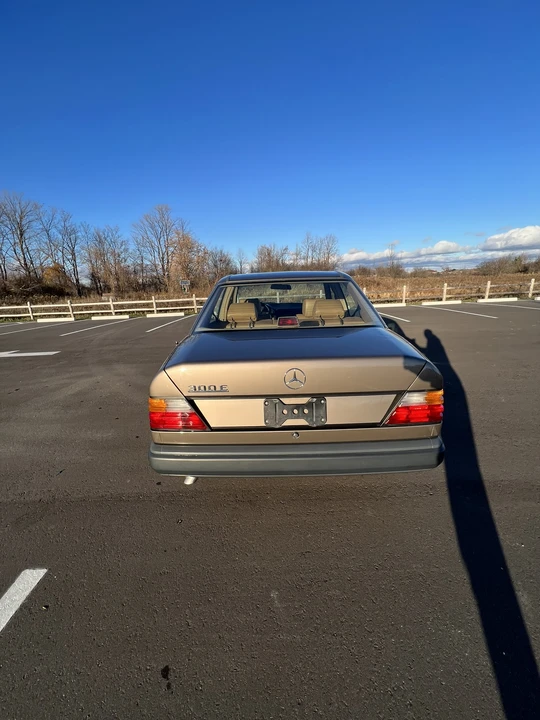 1987 Mercedes-Benz W124 E-Class - Image 18 of 31