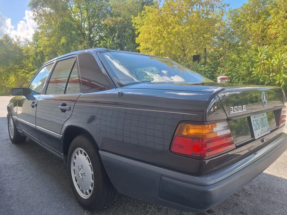 1987 Mercedes-Benz W124 E-Class - Image 4 of 31