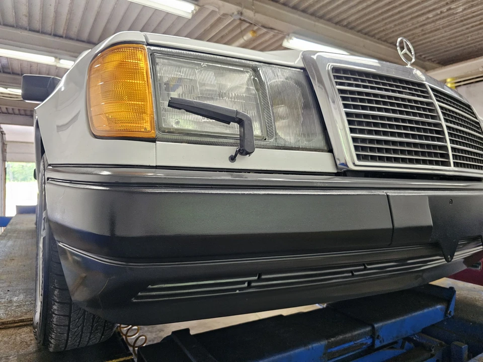 1987 Mercedes-Benz W124 E-Class - Image 31 of 31
