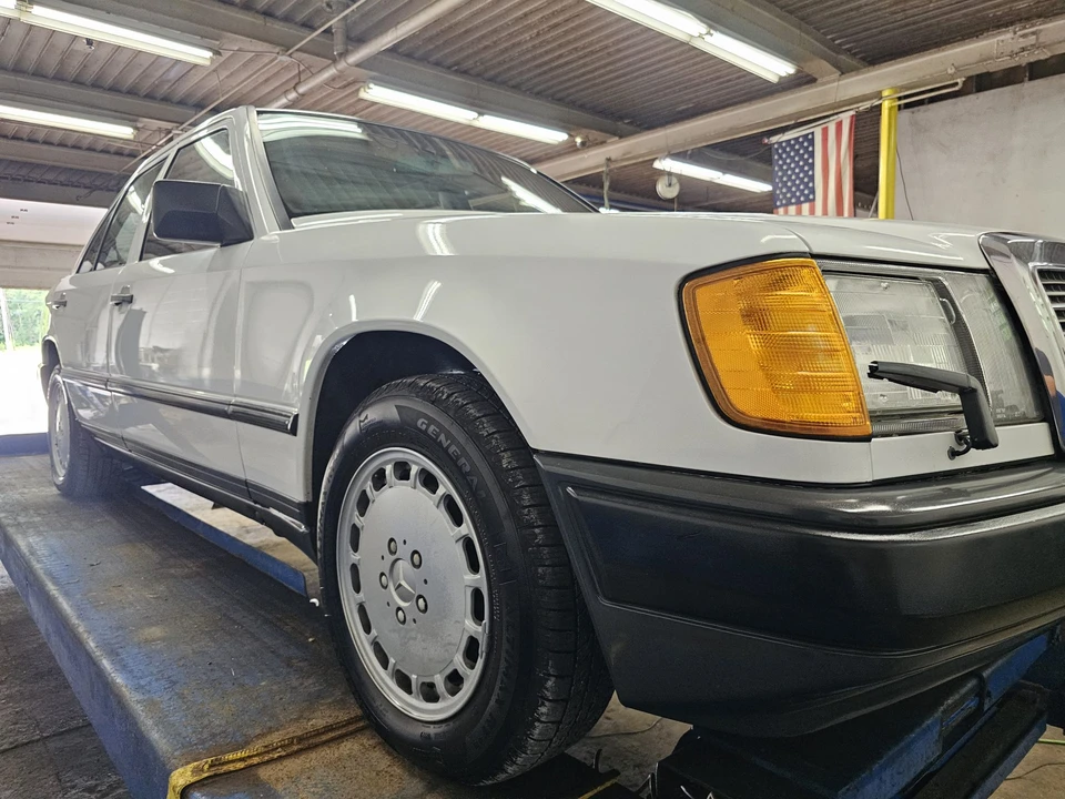 1987 Mercedes-Benz W124 E-Class - Image 23 of 31