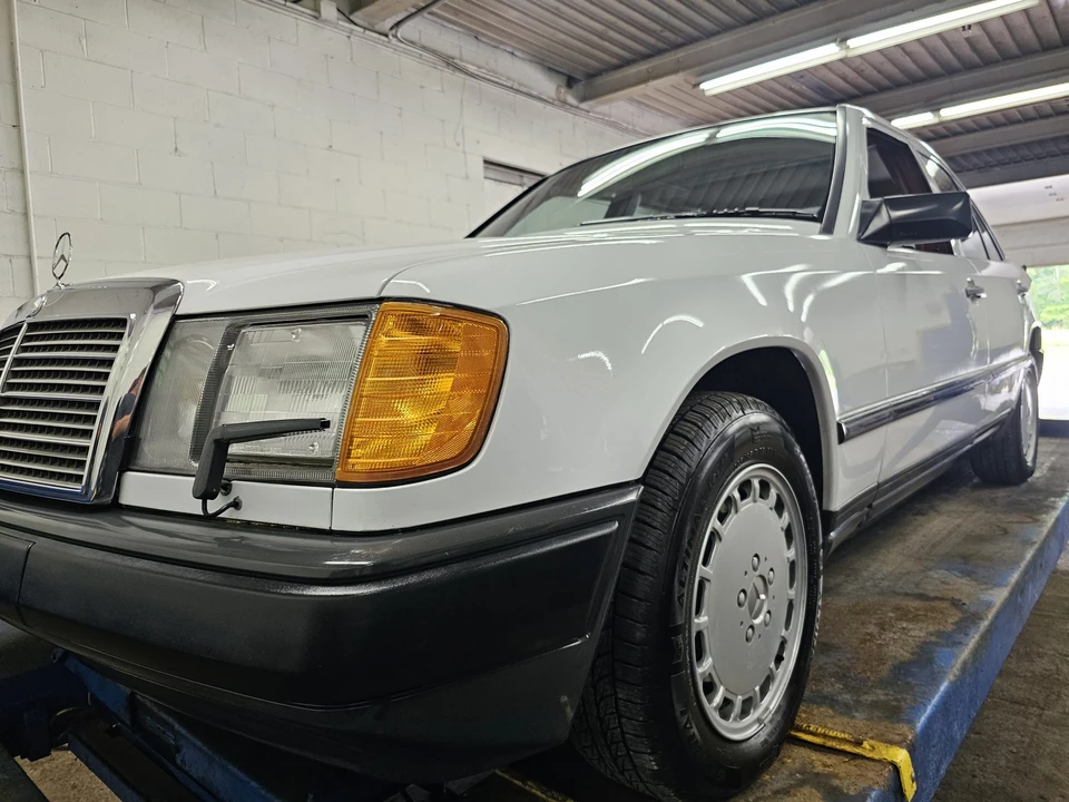 1987 Mercedes-Benz W124 E-Class - Image 24 of 31