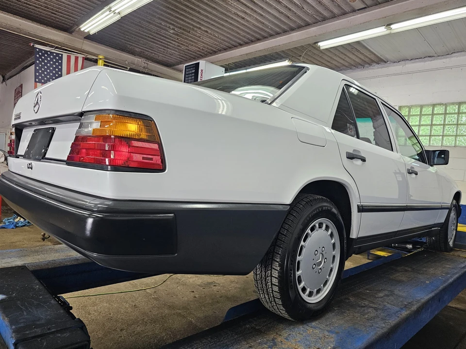 1987 Mercedes-Benz W124 E-Class - Image 22 of 31