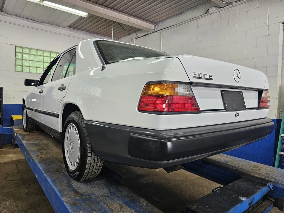 1987 Mercedes-Benz W124 E-Class - Image 18 of 31