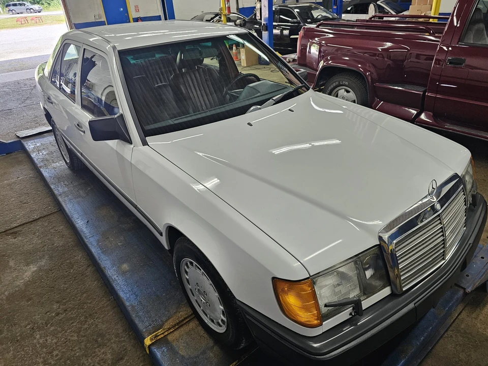 1987 Mercedes-Benz W124 E-Class - Image 16 of 31