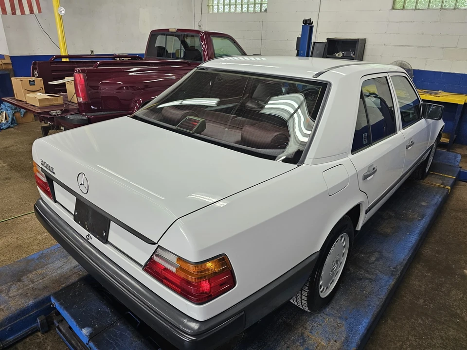 1987 Mercedes-Benz W124 E-Class - Image 21 of 31