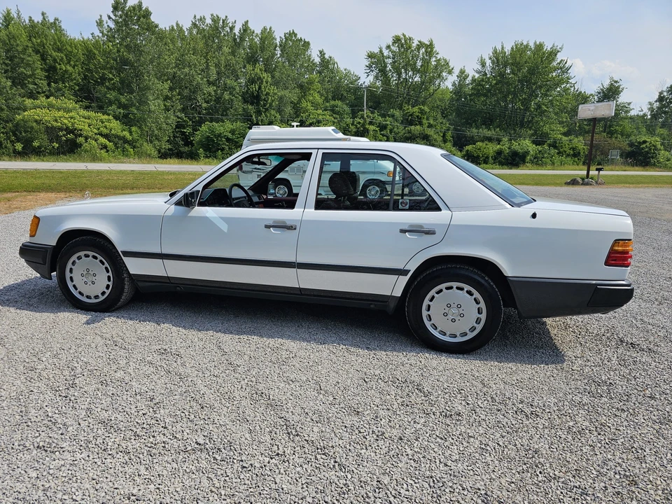 1987 Mercedes-Benz W124 E-Class - Image 9 of 31