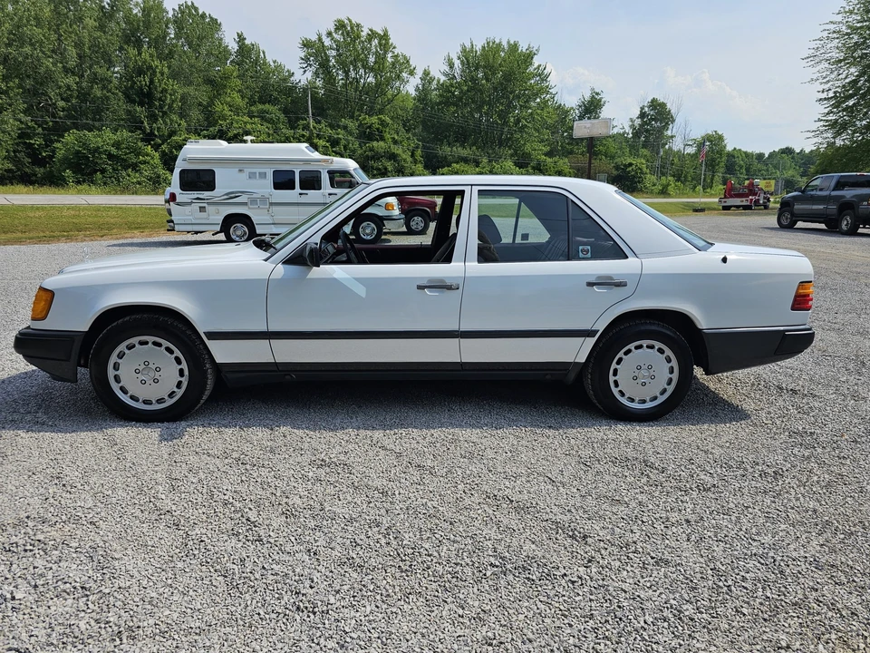 1987 Mercedes-Benz W124 E-Class - Image 8 of 31