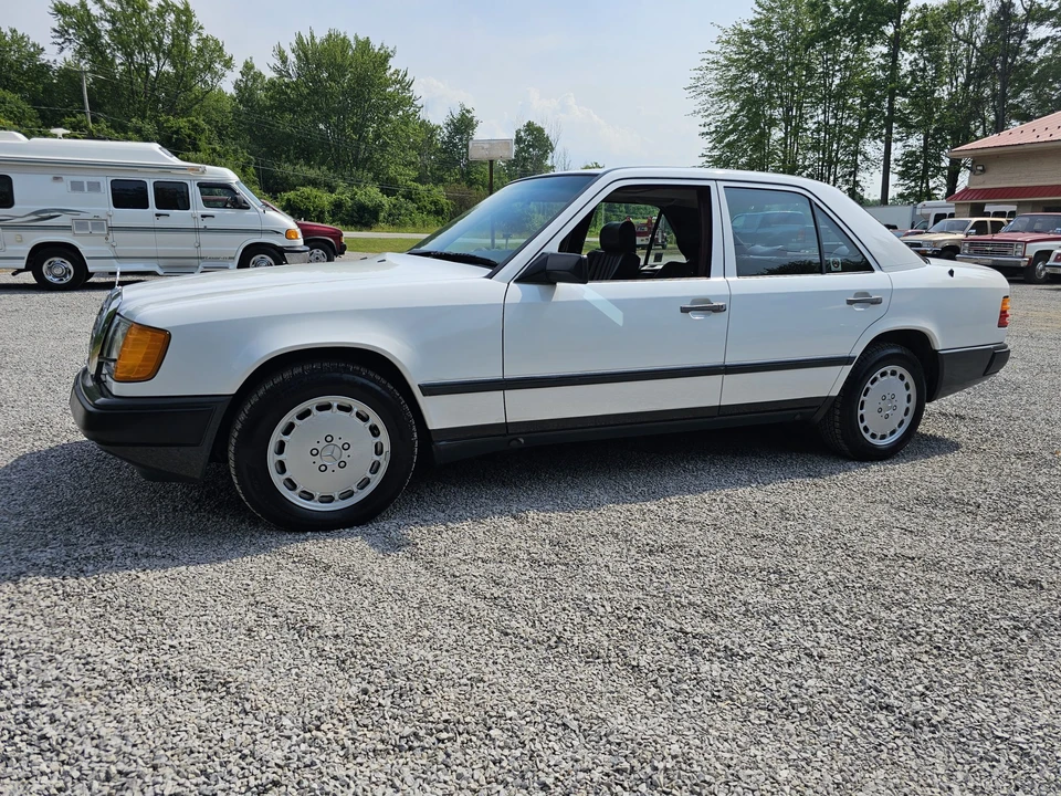 1987 Mercedes-Benz W124 E-Class - Image 7 of 31