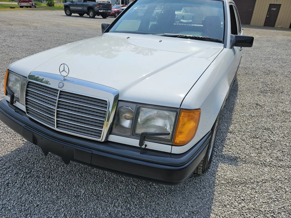 1987 Mercedes-Benz W124 E-Class - Image 4 of 31