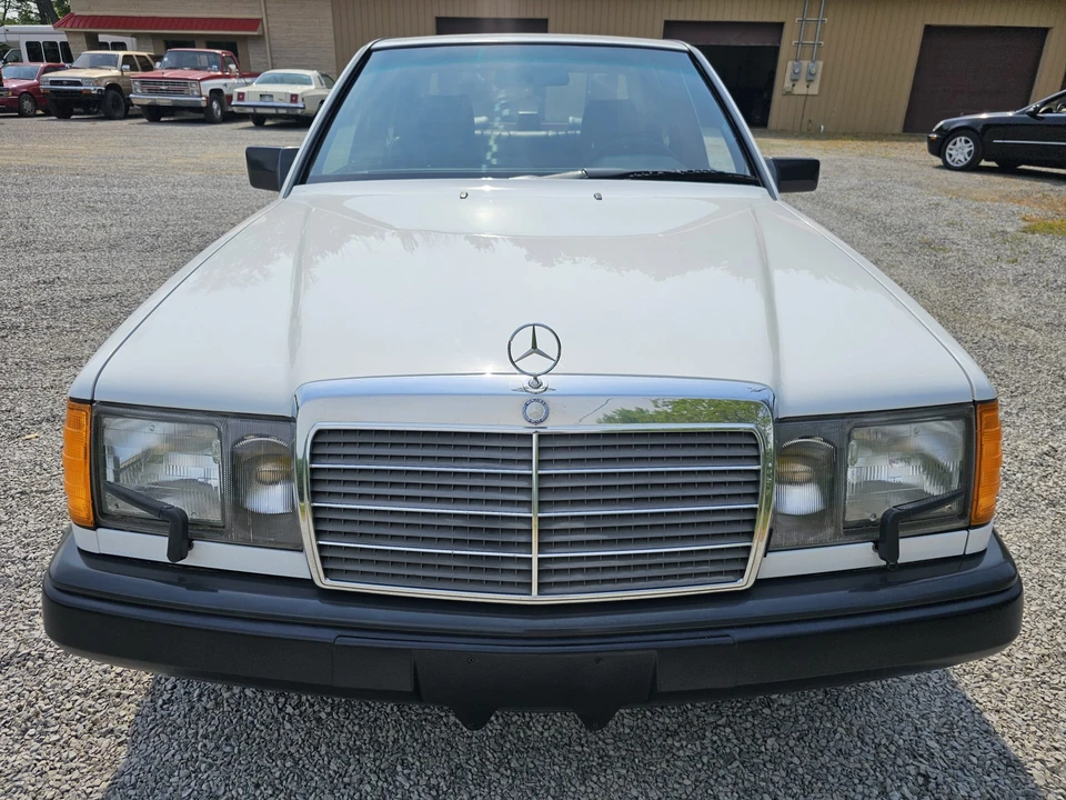 1987 Mercedes-Benz W124 E-Class - Image 3 of 31