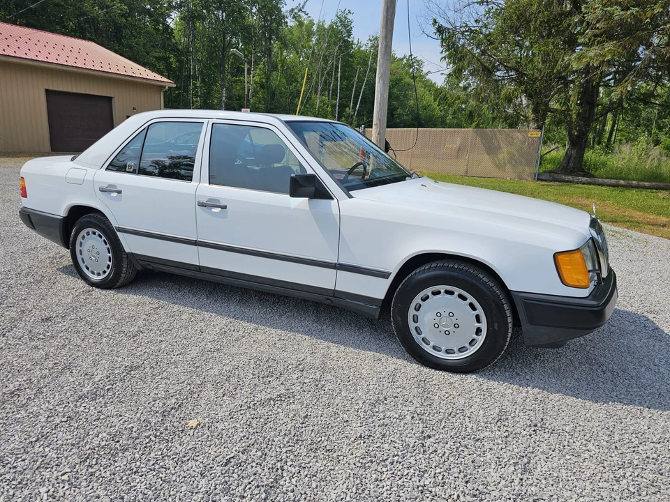 1987 Mercedes-Benz W124 E-Class - Image 15 of 31