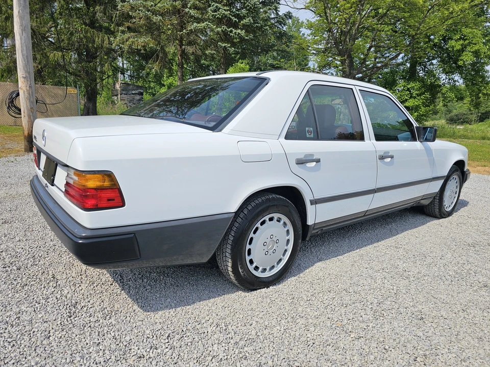 1987 Mercedes-Benz W124 E-Class - Image 13 of 31