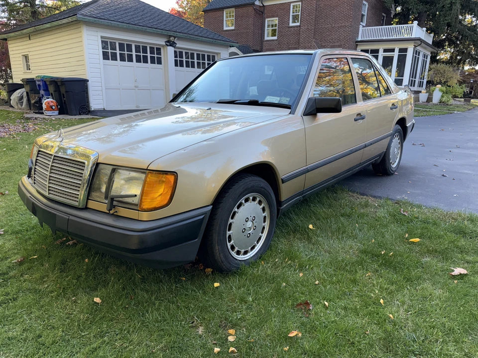 1987 Mercedes-Benz W124 E-Class - Image 2 of 31