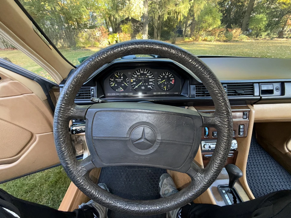 1987 Mercedes-Benz W124 E-Class - Image 30 of 31