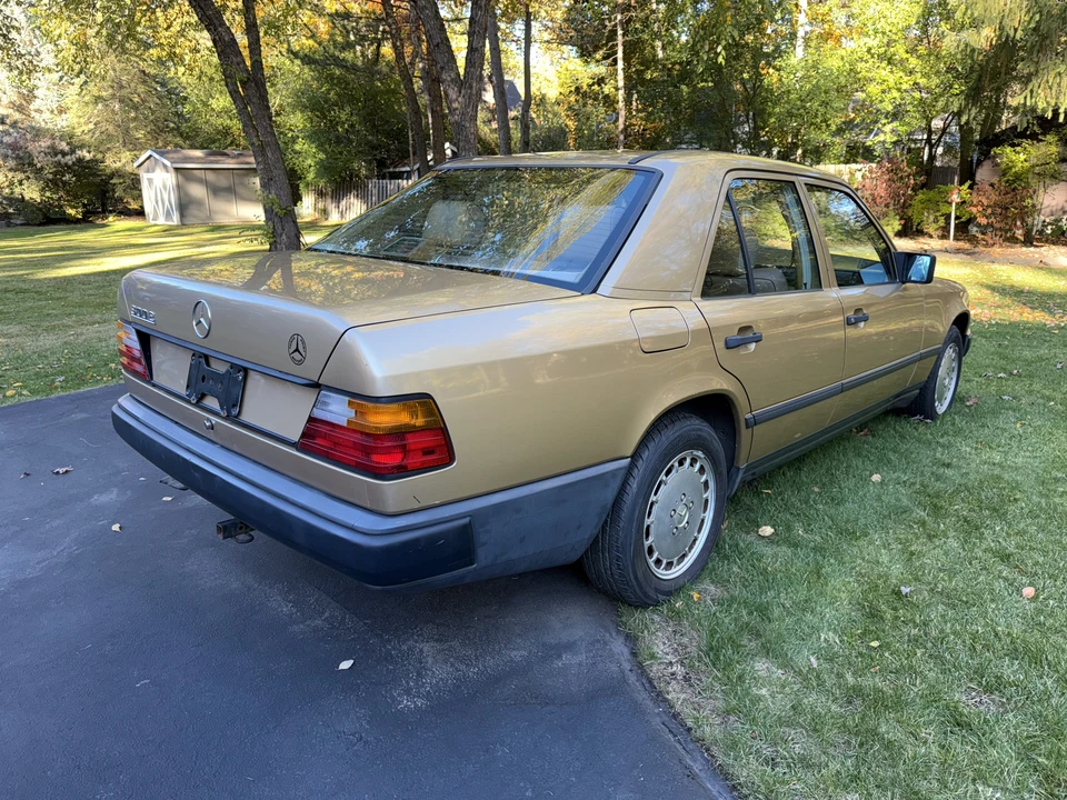 1987 Mercedes-Benz W124 E-Class - Image 9 of 31