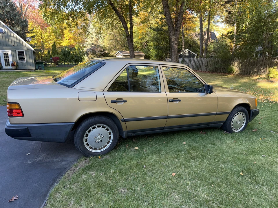 1987 Mercedes-Benz W124 E-Class - Image 10 of 31