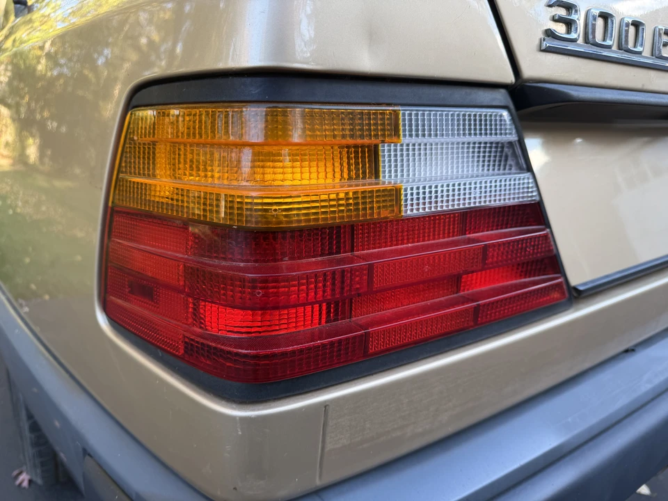 1987 Mercedes-Benz W124 E-Class - Image 22 of 31