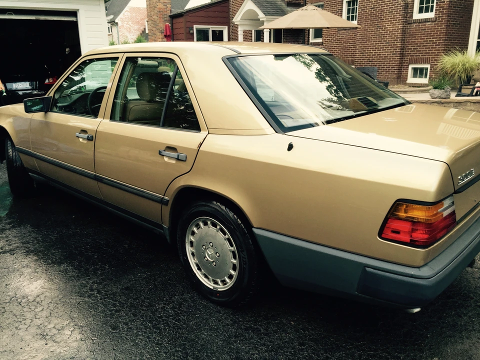 1987 Mercedes-Benz W124 E-Class - Image 8 of 31