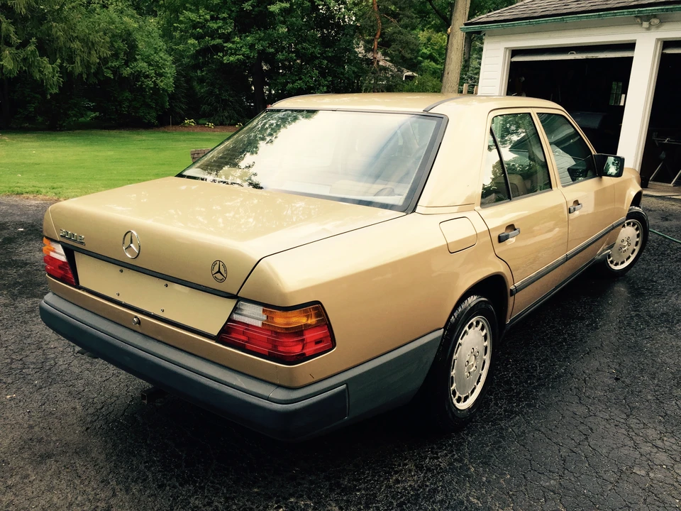 1987 Mercedes-Benz W124 E-Class - Image 7 of 31