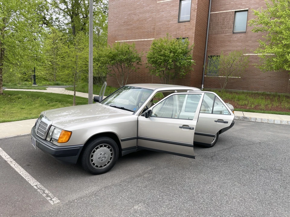 1987 Mercedes-Benz W124 E-Class - Image 8 of 31