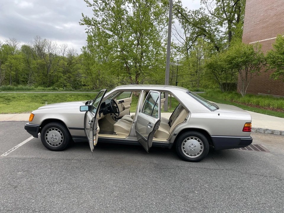 1987 Mercedes-Benz W124 E-Class - Image 11 of 31