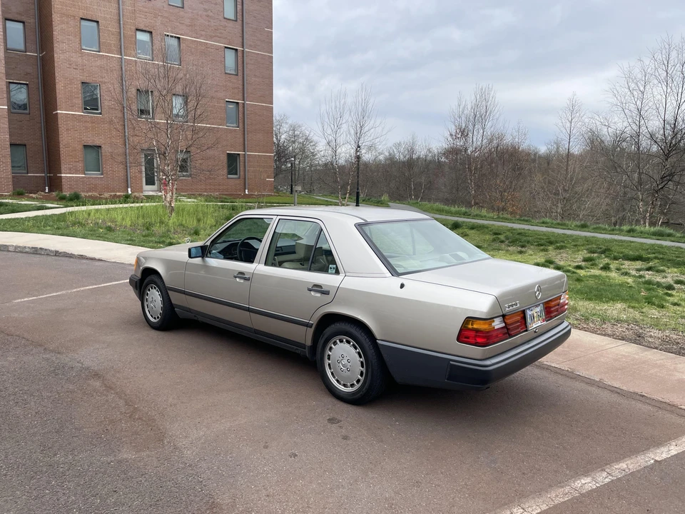 1987 Mercedes-Benz W124 E-Class - Image 13 of 31