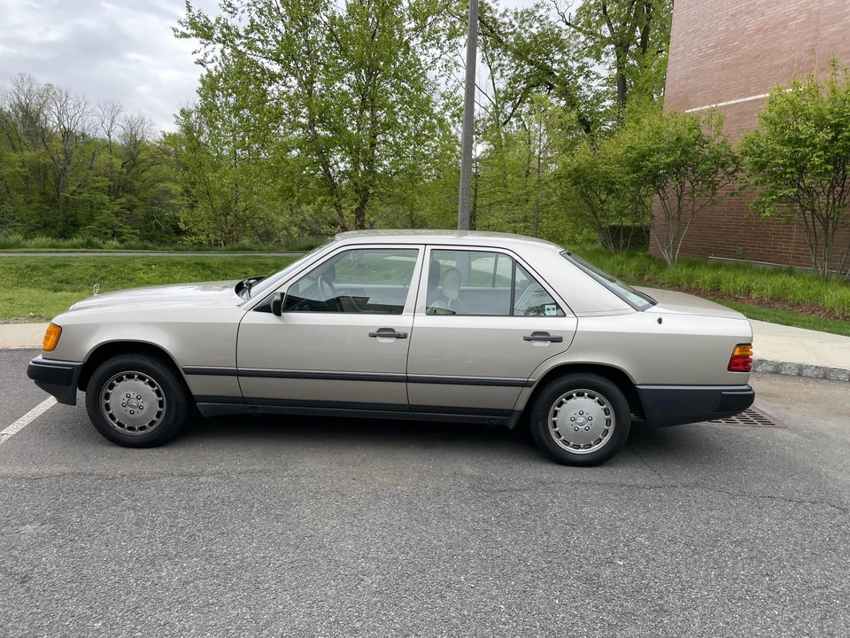 1987 Mercedes-Benz W124 E-Class - Image 10 of 31