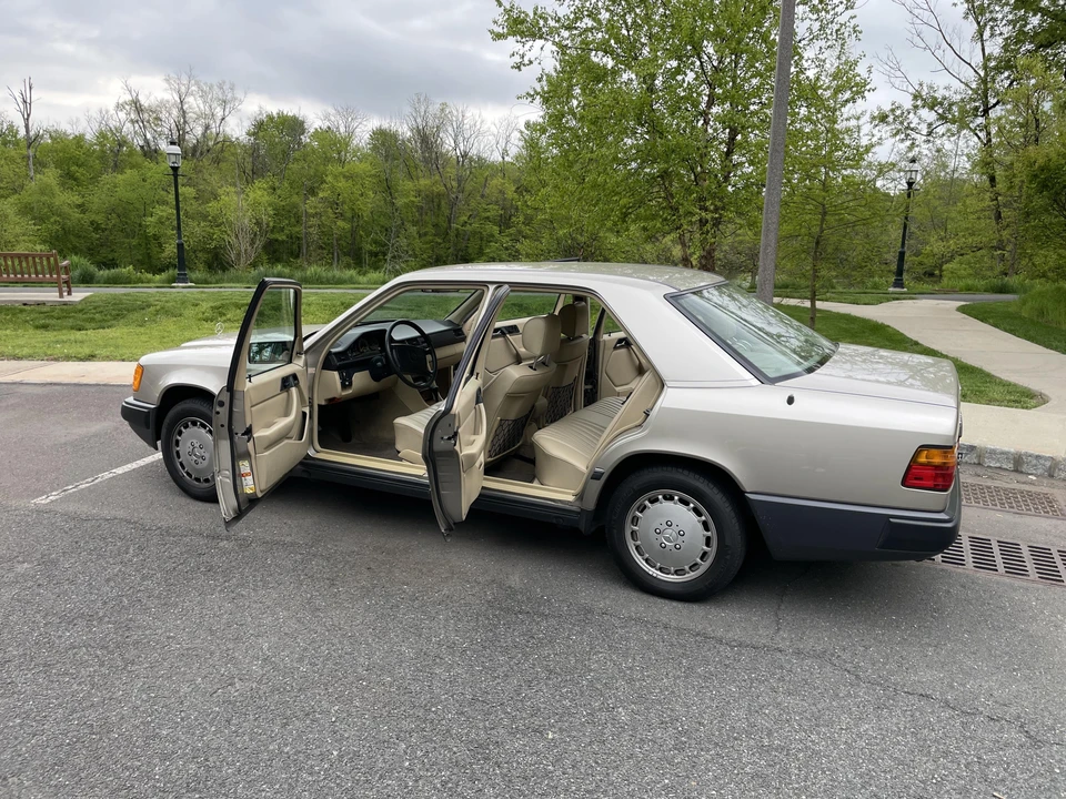 1987 Mercedes-Benz W124 E-Class - Image 12 of 31