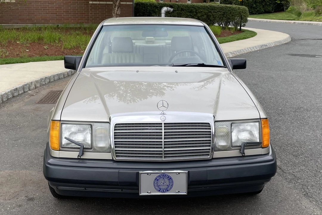 1987 Mercedes-Benz W124 E-Class - Image 2 of 31
