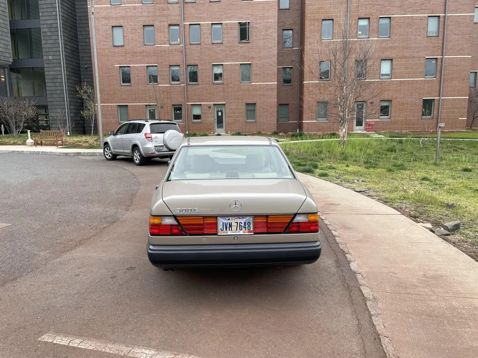 1987 Mercedes-Benz W124 E-Class - Image 14 of 31