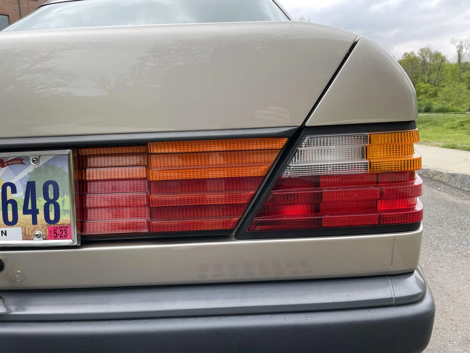 1987 Mercedes-Benz W124 E-Class - Image 29 of 31