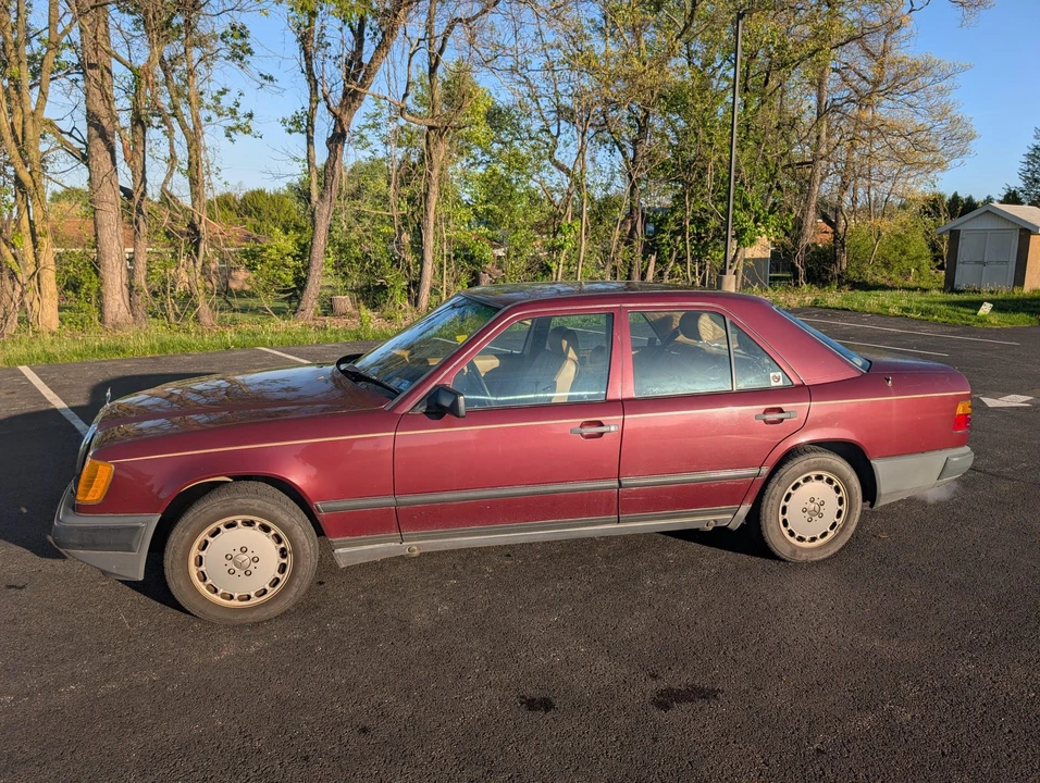 1987 Mercedes-Benz W124 E-Class - Image 2 of 31