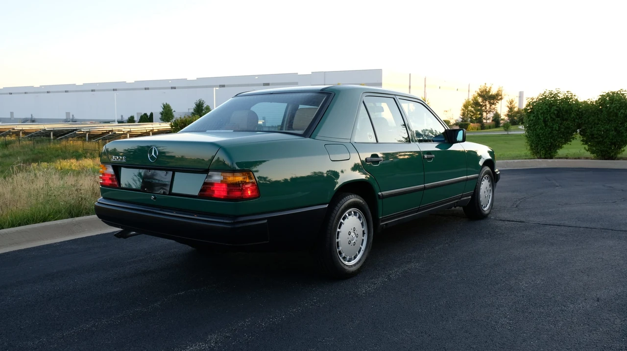 1987 Mercedes-Benz W124 E-Class - Image 30 of 31