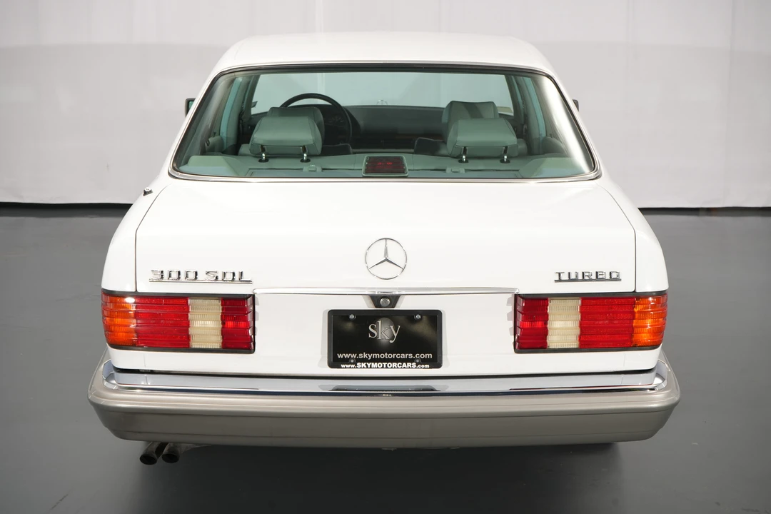 1987 Mercedes-Benz W126 S-Class Sedan - Image 8 of 31