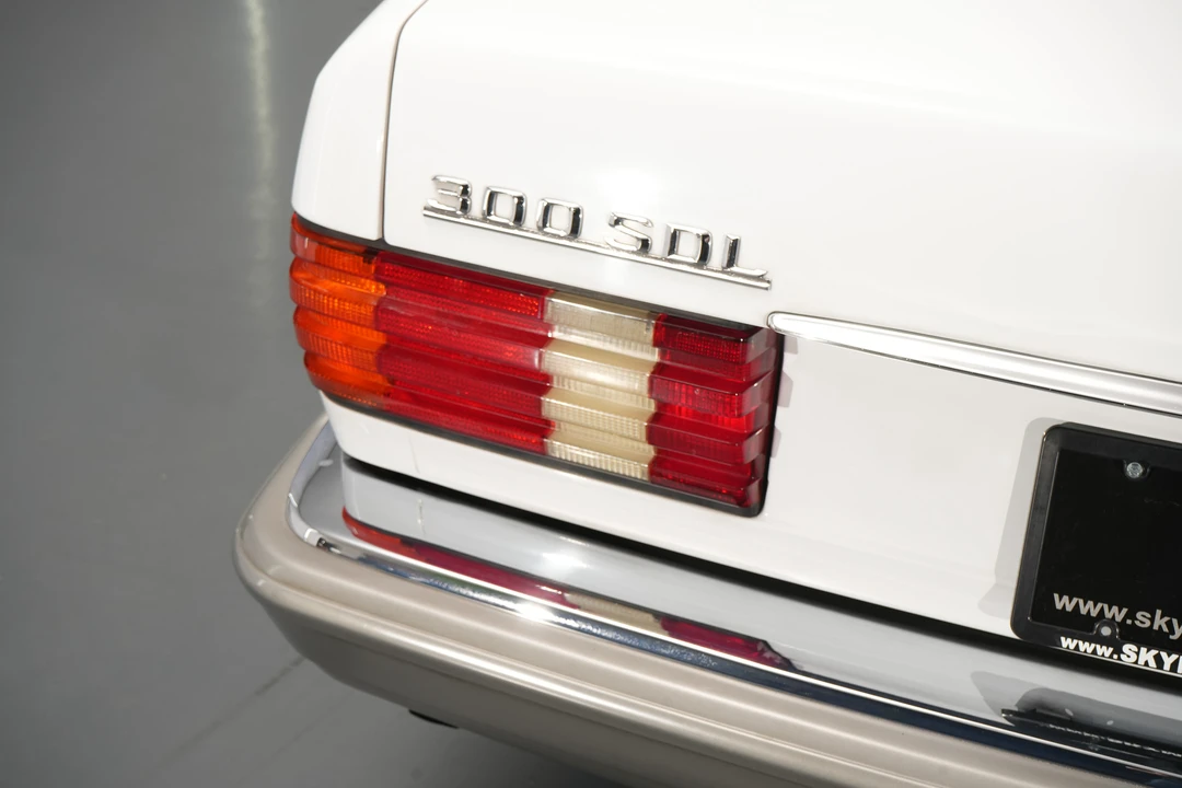 1987 Mercedes-Benz W126 S-Class Sedan - Image 30 of 31