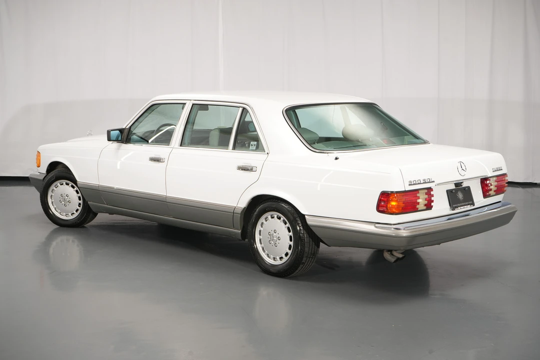 1987 Mercedes-Benz W126 S-Class Sedan - Image 10 of 31