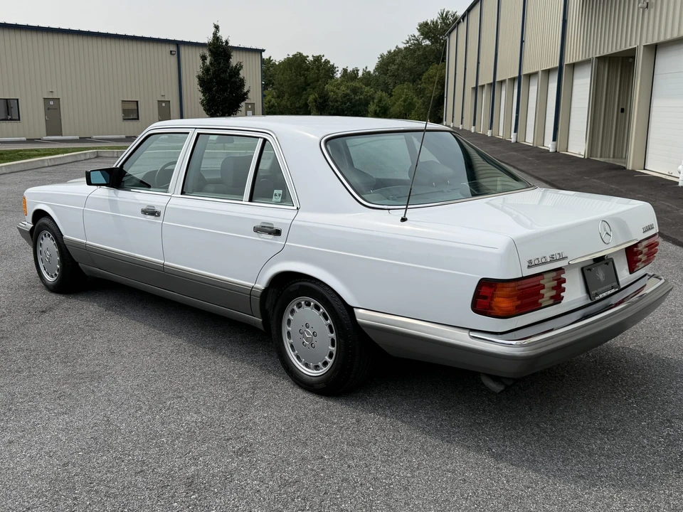 1987 Mercedes-Benz W126 S-Class Sedan - Image 20 of 31