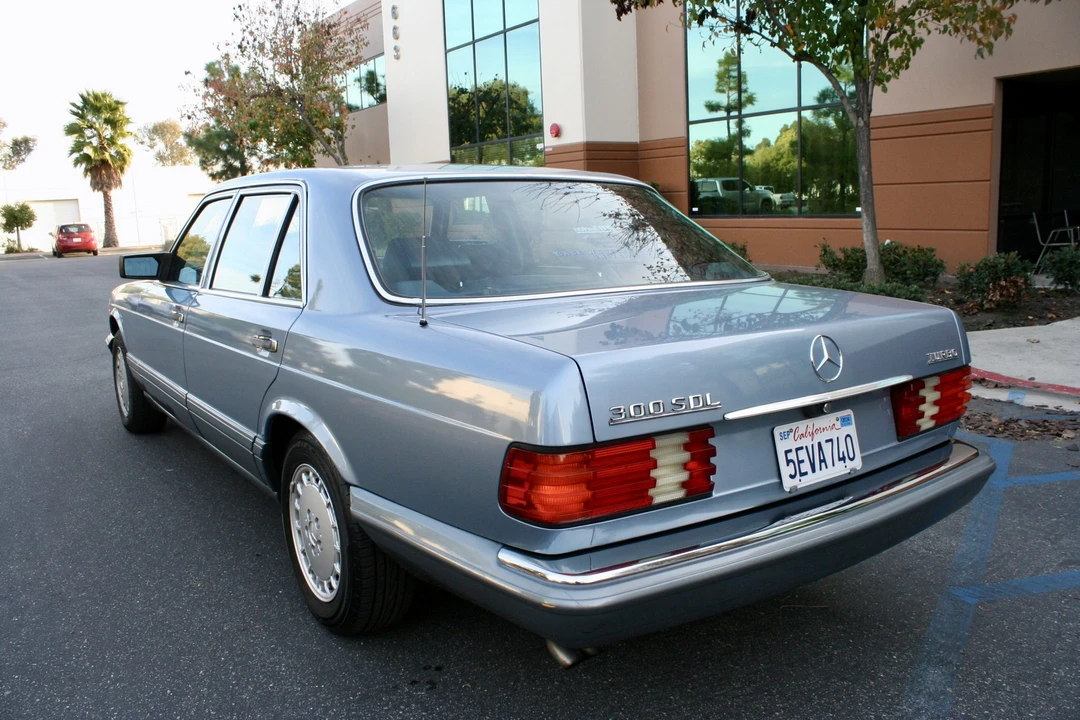 1987 Mercedes-Benz W126 S-Class Sedan - Image 6 of 31