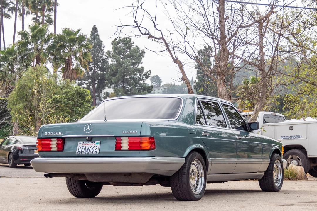 1987 Mercedes-Benz W126 S-Class Sedan - Image 13 of 31