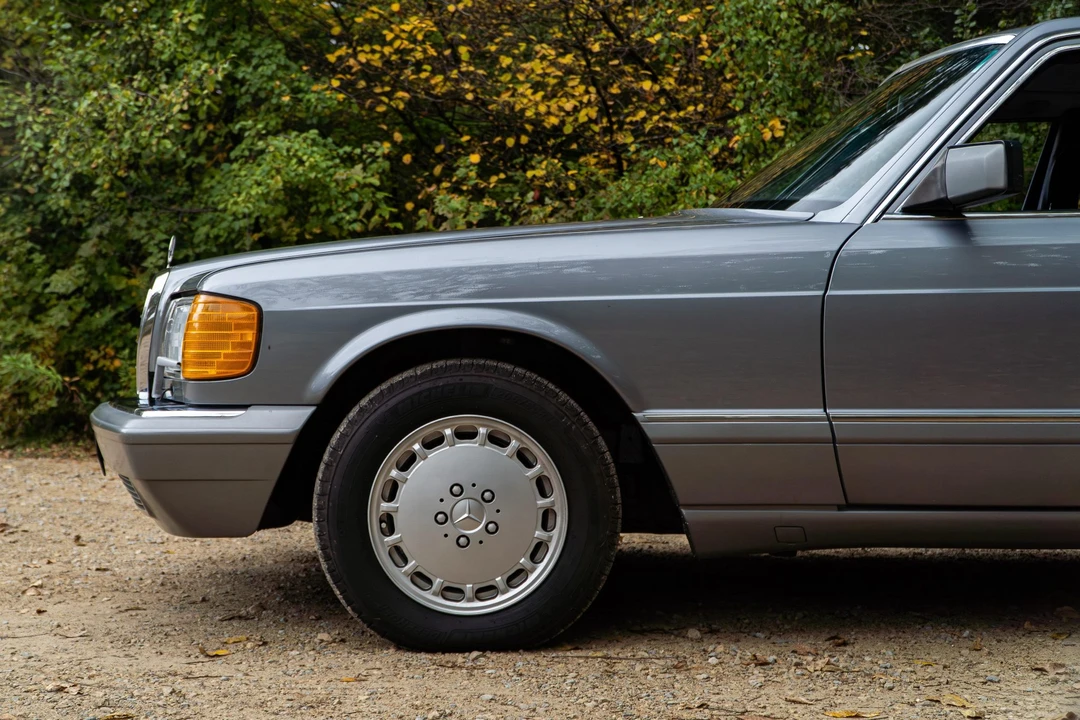 1987 Mercedes-Benz W126 S-Class Sedan - Image 24 of 31