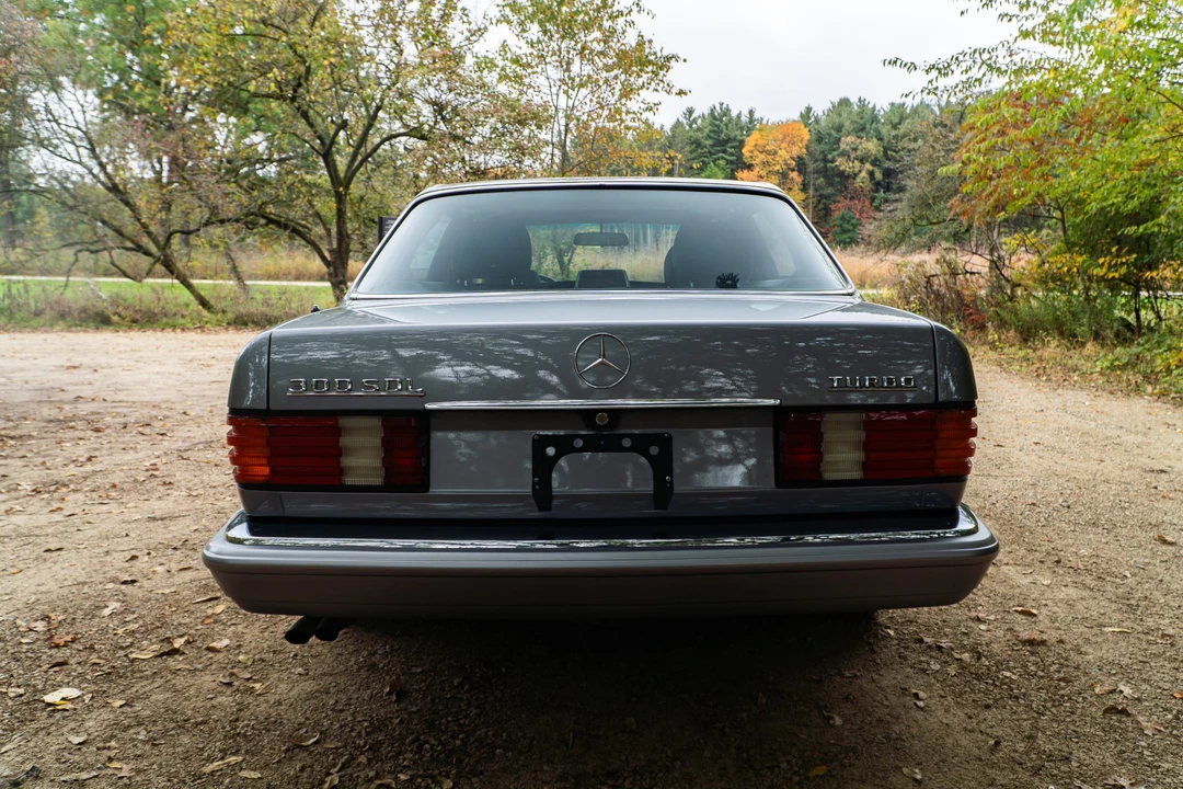 1987 Mercedes-Benz W126 S-Class Sedan - Image 14 of 31