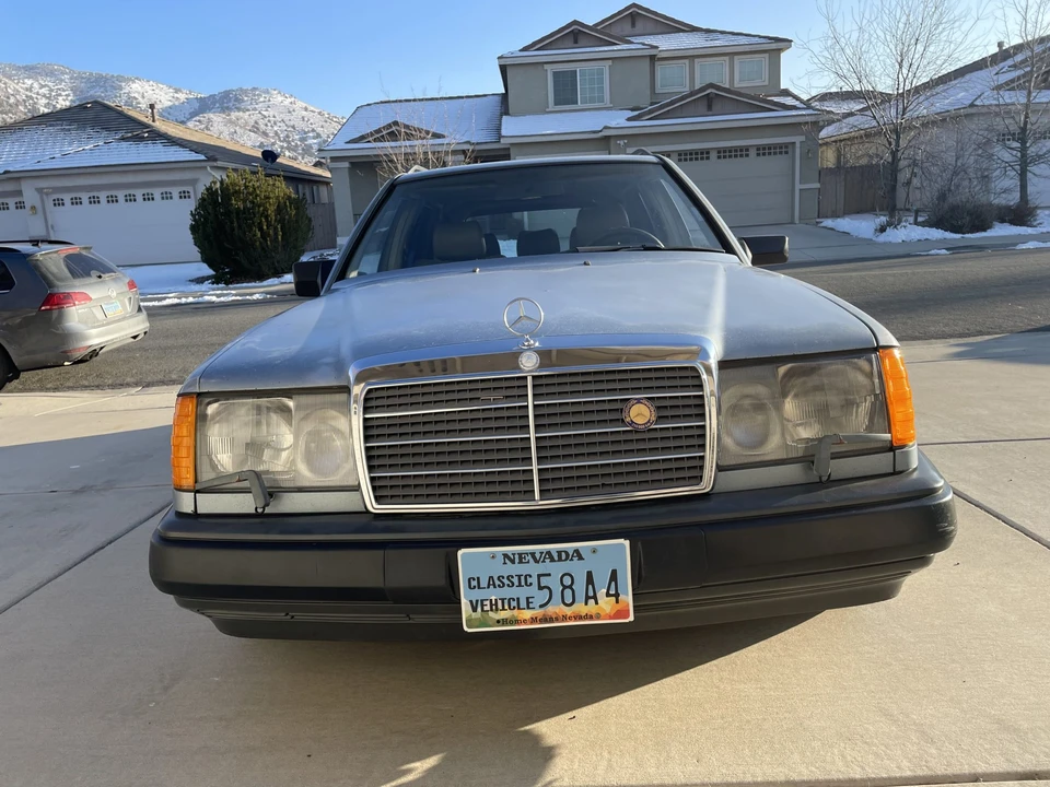1987 Mercedes-Benz W124 E-Class - Image 2 of 31