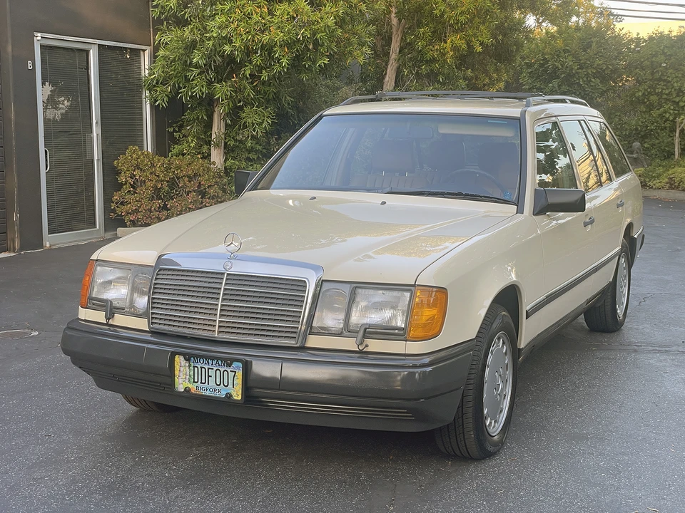 1987 Mercedes-Benz W124 E-Class - Image 2 of 31