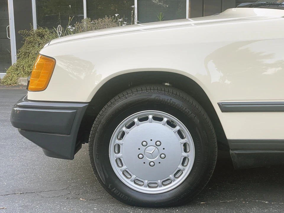 1987 Mercedes-Benz W124 E-Class - Image 29 of 31