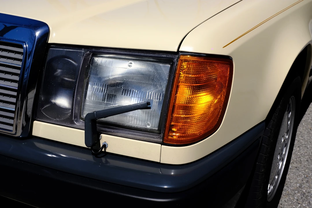 1987 Mercedes-Benz W124 E-Class - Image 10 of 31