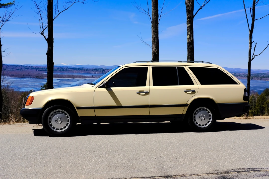 1987 Mercedes-Benz W124 E-Class - Image 2 of 31