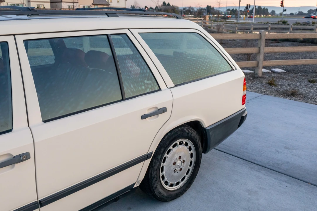 1987 Mercedes-Benz W124 E-Class - Image 23 of 31